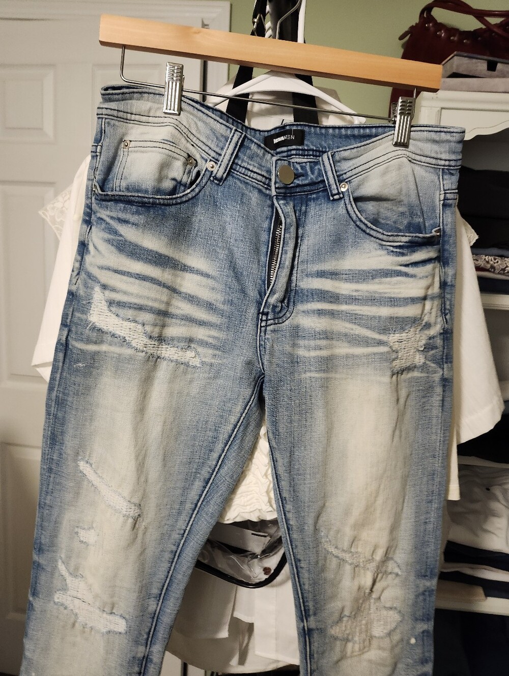Light Wash Distressed Women’s Jeans